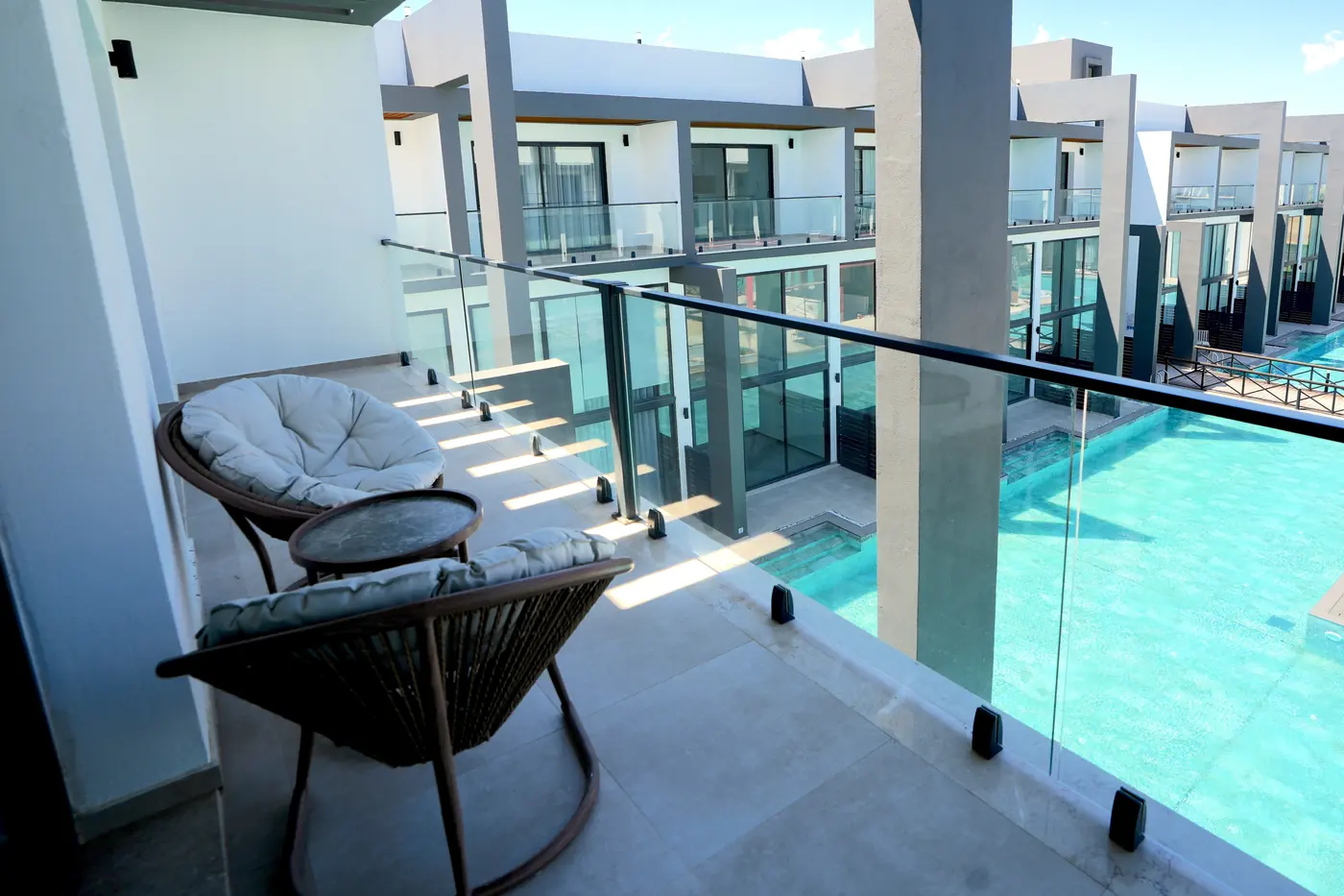Penthouse balkonundan havuz